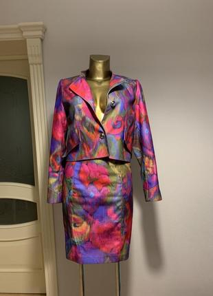 Стильний неординарный костюм из ткани (категории люкс)ручная робота