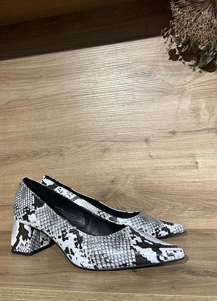 Туфлі zara