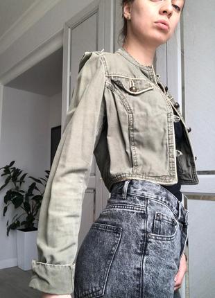 Летняя джинсовая укорочённая куртка в стиле милитари2 фото