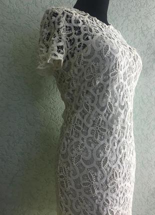 Шикарне брендове італійське сукню мереживо молочного кольору по фігурі футляр квіти італія3 фото