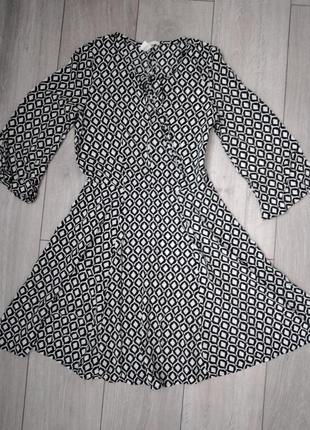 Дуже легка, ніжна та пиємна на дотик сукня