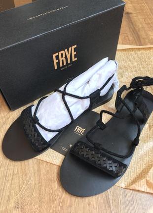 Новые кожаные frye (оригинал) босоножки сандалии женские