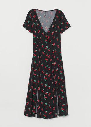 Платье h&m с треугольным вырезом длинной до икр из вискозной ткани