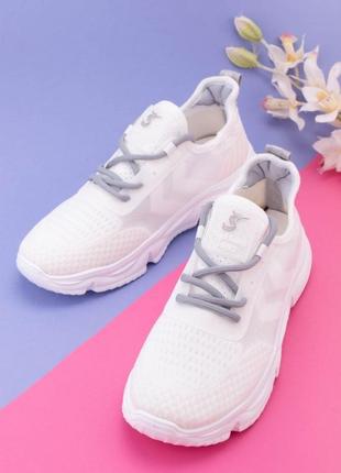 Стильні білі кросівки з текстилю сітка літні дихаючі2 фото