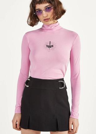 Гольф водолазка рожева з принтом bershka