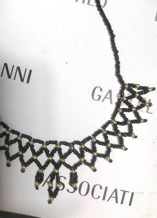 Колье ожерелье плетеное из бисера черное золотое3 фото