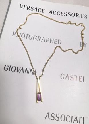 Цепочка с подвеской и кристаллом малинового цвета золотистая бижутерия4 фото