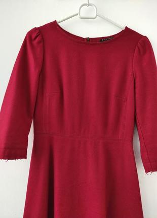 Темно-червоне вовняне плаття sisley з рукавом 3/4 і спідничкою а-силуету. яскраве міні для прохолодного3 фото