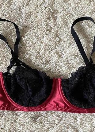 Бюстгальтер з портупеєю і мереживом