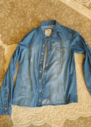 Джинсова сорочка.