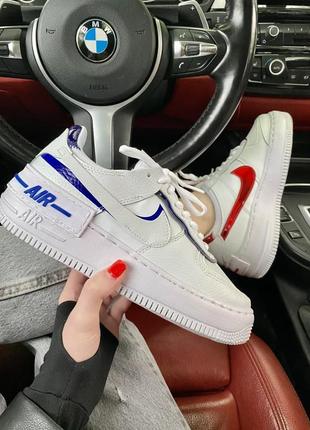 Шикарные женские кроссовки nike air force 1 белые с синим и красным