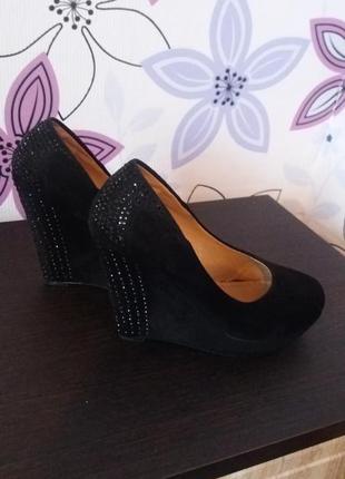 Туфлі на платформі в стразики siying