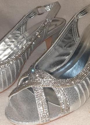 Серебристые босоножки sabatine p.39