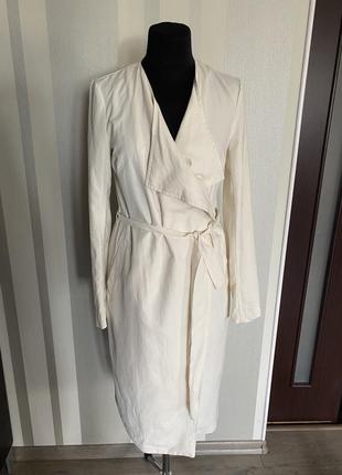 Шикарное летнее пальто цвет слоновой кости из мягкой ткани похожей на замш