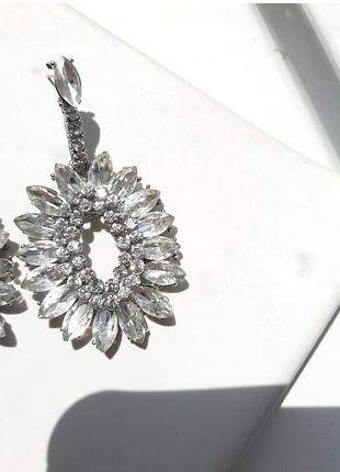 Крупные серьги люстры с камнями цветы нарядные вечерние