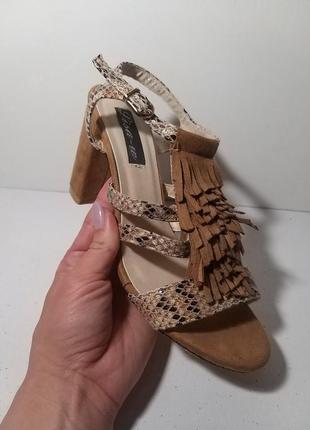 Класні жіночі босоніжки