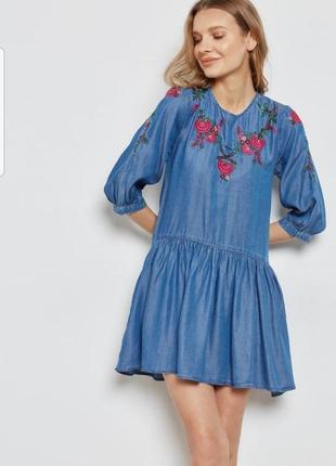 Короткое легкое платье с вышывкой mango