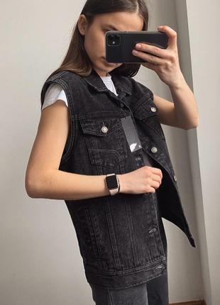 Джинсовый жилет bershka. джинсовая жилетка bershka.
