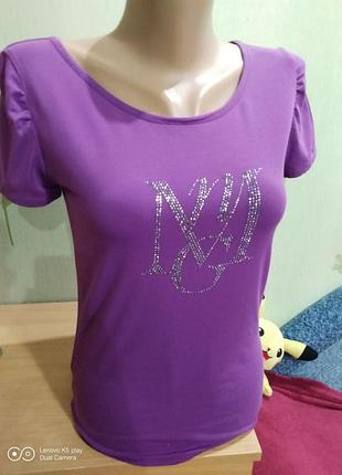 Классная лёгкая  фиолетовая футболочка-коттон- -xs-s- mango basics