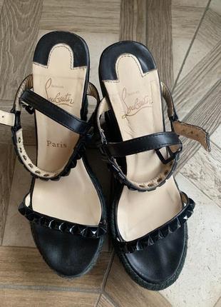 Босоножки на танкетке