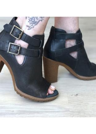 Літні шкіряні ботильйони timberland