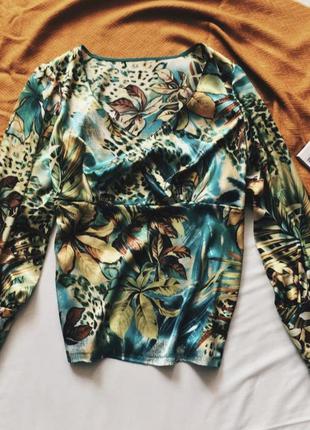 Зелена блуза тропічний мотив