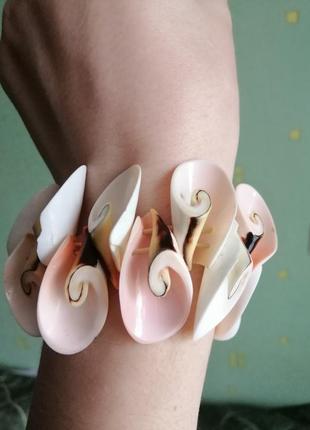 Браслет з черепашок. гарний браслет.