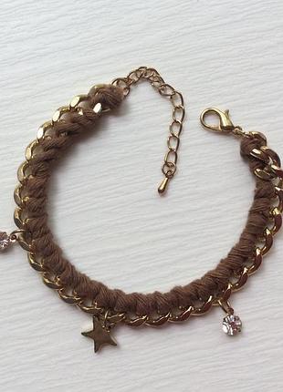 Браслет цепь с оплеткой из натуральных нитей с подвесками звезды