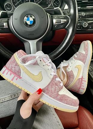 Нереальные женские кроссовки nike air jordan 1 low белые с розовым