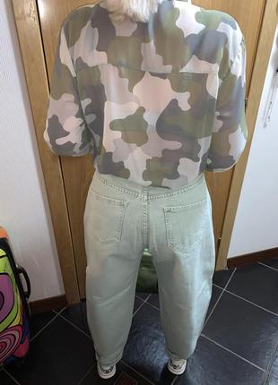 Зелёная сумка кожаная клатч металлик рубашка милитари джинсы6 фото