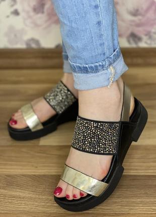 Распродажа черно золотые босоножки