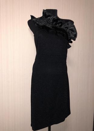 Чёрное миди платье с воланом глиттер на одно плечо вечернее7 фото