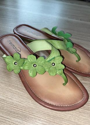 Шкіряні шльопанці