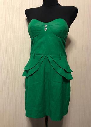 Зелену сукню з баскою на талії