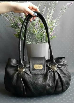 Кожаная красивая черная сумка фирмы  butterfly