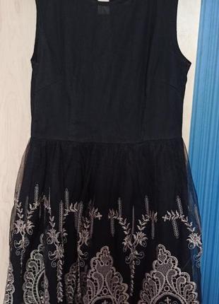 Сукня коктейльне/ошатне до коліна