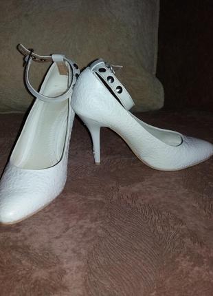 Весільні білі туфлі3 фото