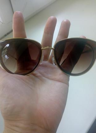 Очки фирменние caresse.