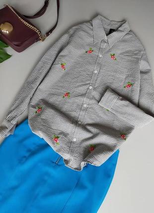 Рубашка cathy
с вышитыми цветами1 фото