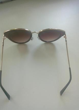 Очки фирменние caresse.