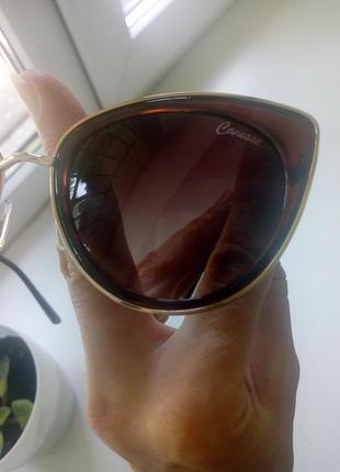 Очки фирменние caresse.