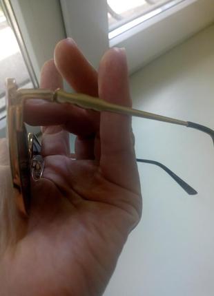 Очки фирменние caresse.