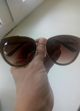 Очки фирменние caresse.