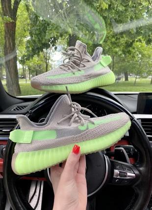 Отличные женские кроссовки adidas yeezy boost 350 серые с салатовым7 фото