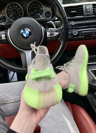 Отличные женские кроссовки adidas yeezy boost 350 серые с салатовым6 фото