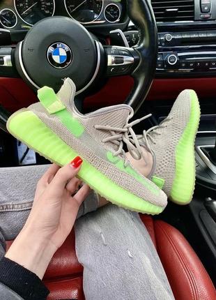 Отличные женские кроссовки adidas yeezy boost 350 серые с салатовым1 фото