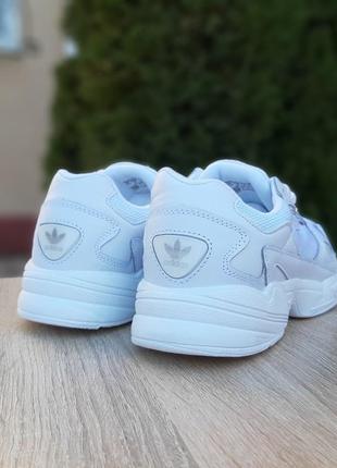 Шикарные кроссовки adidas falcon белые5 фото