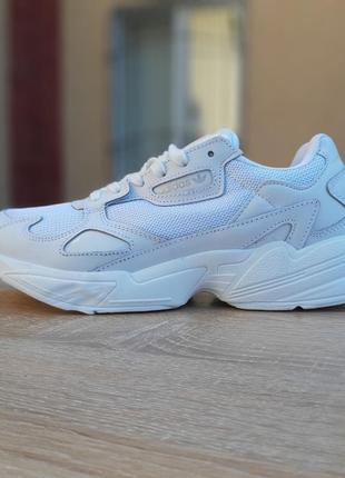 Шикарные кроссовки adidas falcon белые1 фото