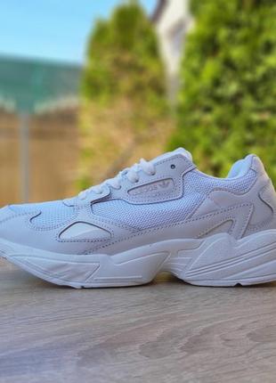 Шикарные кроссовки adidas falcon белые4 фото