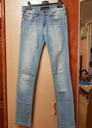 Фірмові жіночі джинси бренду lacoste. оригінал.